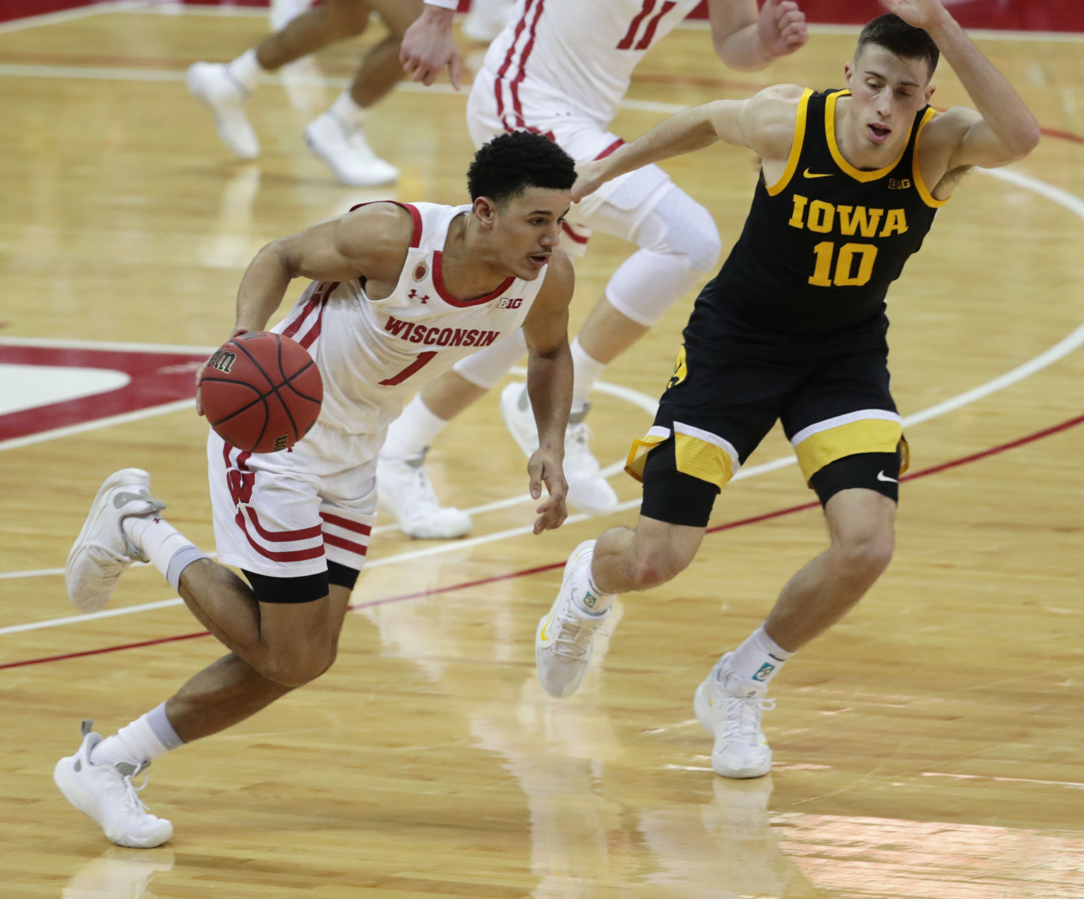 Iowa 77, UW 62